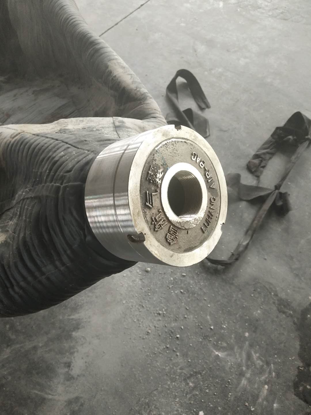 জাহাজটি আকাশে আছড়ে পড়ে 43.jpg Ship launching airbag 43.jpg